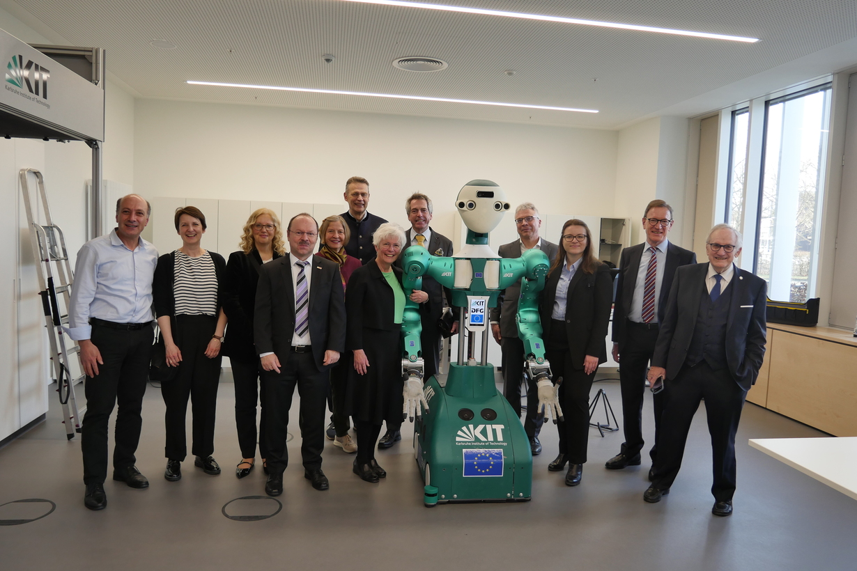 Gruppenbild des Besuchs der KIT-Stiftung am IAR des KIT 20.02.2025