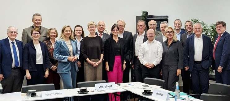 Gruppenfoto der Gremien der KIT-Stiftung 2025